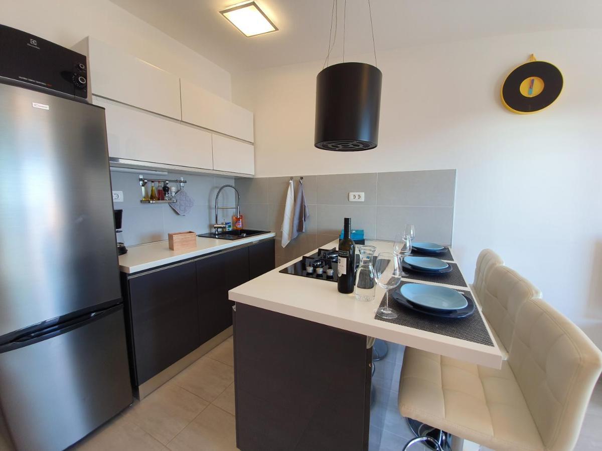 Comfortable Family Apt Iris 20M From Beach In Mandre Bagian luar foto