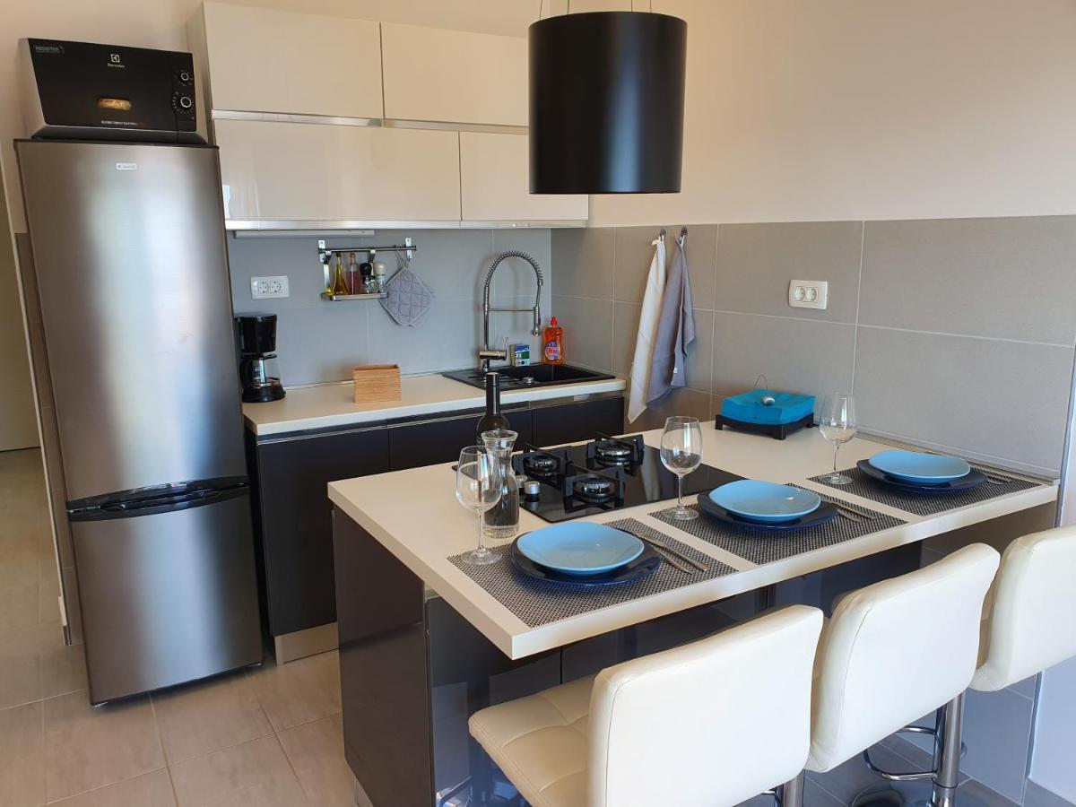 Comfortable Family Apt Iris 20M From Beach In Mandre Bagian luar foto