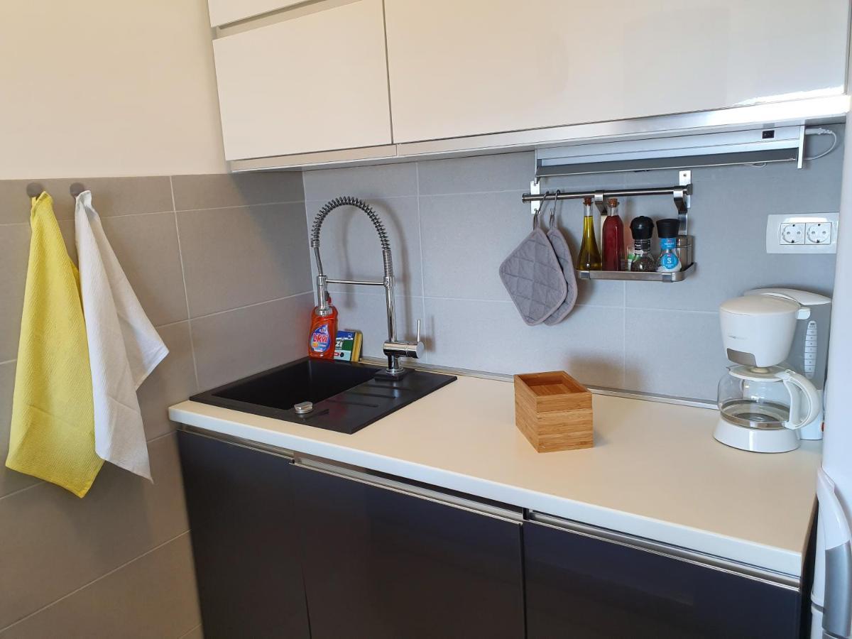 Comfortable Family Apt Iris 20M From Beach In Mandre Bagian luar foto